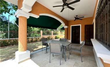 Melissa Foster Luxury Vende Hermosa Casa en Clayton Village MF519