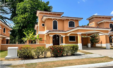 Melissa Foster Luxury Vende Hermosa Casa en Clayton Village MF519