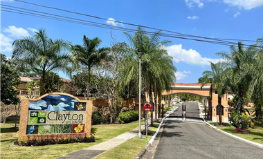 Melissa Foster Luxury Vende Hermosa Casa en Clayton Village MF519