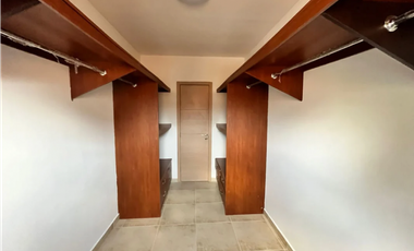 Melissa Foster Luxury Vende Hermosa Casa en Clayton Village MF519