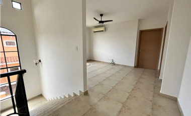 Melissa Foster Luxury Vende Hermosa Casa en Clayton Village MF519