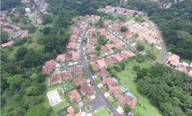 Melissa Foster Luxury Vende Hermosa Casa en Clayton Village MF519