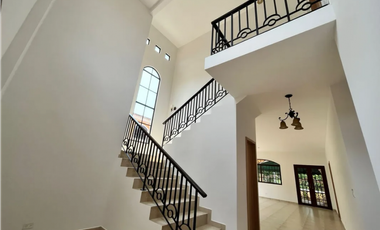 Melissa Foster Luxury Vende Hermosa Casa en Clayton Village MF519