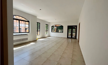 Melissa Foster Luxury Vende Hermosa Casa en Clayton Village MF519