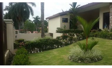 Melissa Foster Luxury Vende Hermosa Casa en Cardenas MF100