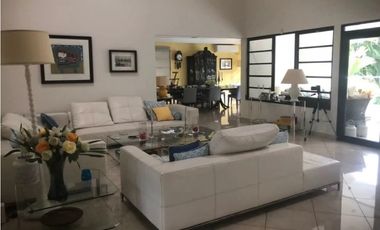 Melissa Foster Luxury Vende Hermosa Casa en Cardenas MF100