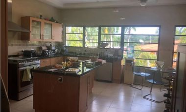 Melissa Foster Luxury Vende Hermosa Casa en Cardenas MF100