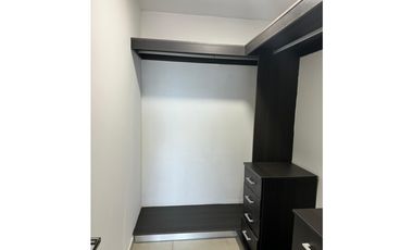 Melissa Foster L. Vende Apartamento en Ph Country Heights MF1282