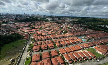 Melissa Foster L. Vende Apartamento en Ph Country Heights MF1282