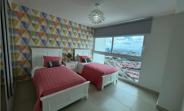 Melissa Foster L. Vende Apartamento en Ph Country Heights MF1282