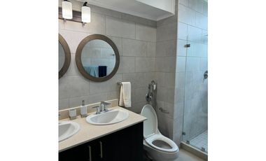Melissa Foster L. Vende Apartamento en Ph Country Heights MF1282