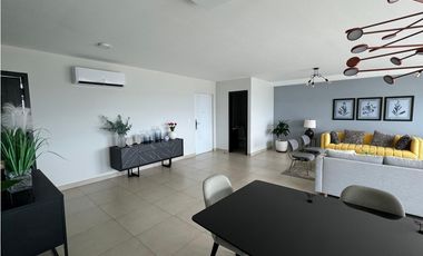 Melissa Foster L. Vende Apartamento en Ph Country Heights MF1282