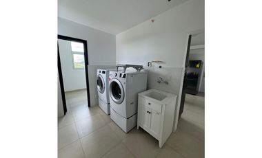 Melissa Foster L. Vende Apartamento en Ph Country Heights MF1282