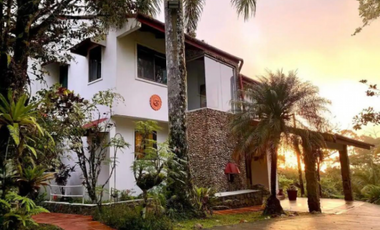 Alquiler de casa amoblada en Altos de Cerro Azul, Panamá