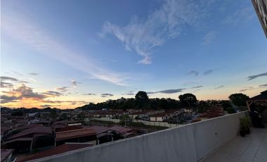 Hermoso apartamento con terraza en Villa Lucre (amoblado)