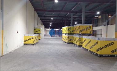 Alquilo bodega en France Field