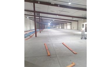 Alquilo bodega en France Field