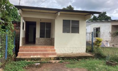 Residencia en la entrada de La Arena de Chitre
