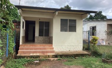 Residencia en la entrada de La Arena de Chitre