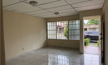 CASA EN VENTA EN URBANIZACION LAS PERLAS LA CHORRERA