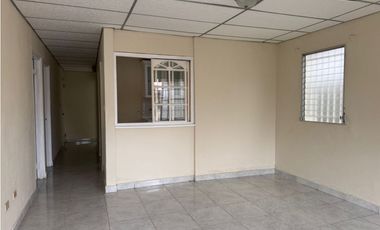 CASA EN VENTA EN URBANIZACION LAS PERLAS LA CHORRERA