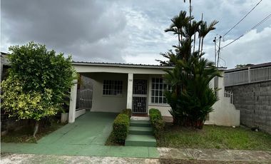CASA EN VENTA EN URBANIZACION LAS PERLAS LA CHORRERA