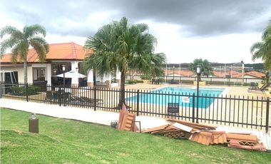 VENDO CASA EN GRAN RESERVA MONTELIMAR COSTA VERDE LA CHORRERA