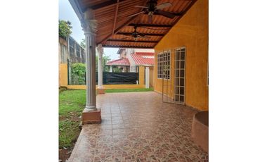 VENDO CASA EN URB. ALTOS DE MARIA LETICIA LA CHORRERA