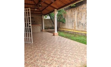 VENDO CASA EN URB. ALTOS DE MARIA LETICIA LA CHORRERA