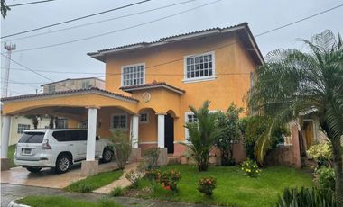 VENDO CASA EN URB. ALTOS DE MARIA LETICIA LA CHORRERA