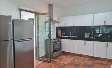 * Casa con terreno en Coronado