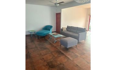 * Casa con terreno en Coronado