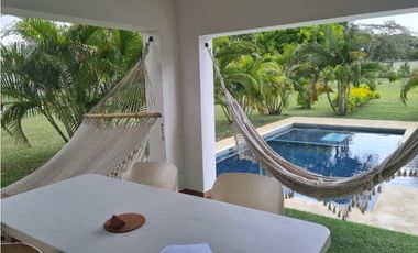 * Casa con terreno en Coronado