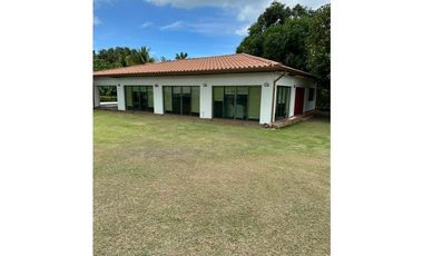 * Casa con terreno en Coronado