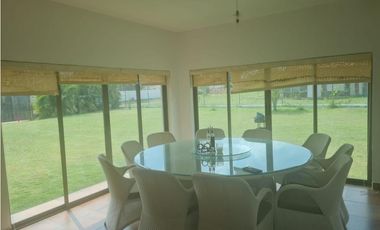 * Casa con terreno en Coronado