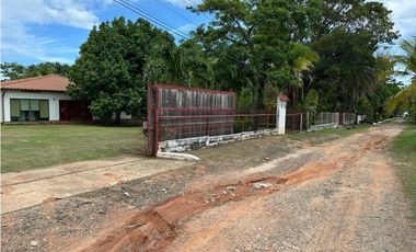 * Casa con terreno en Coronado