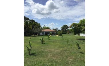 * Casa con terreno en Coronado