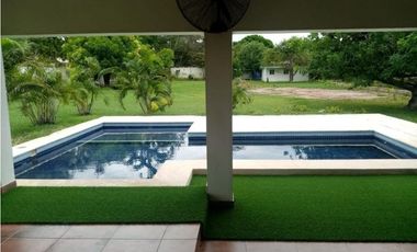 * Casa con terreno en Coronado