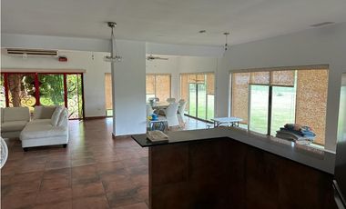 * Casa con terreno en Coronado