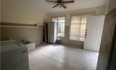 CASA EN EMBASSY GARDENS