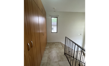 CASA EN EMBASSY GARDENS