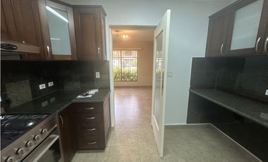 CASA EN EMBASSY GARDENS