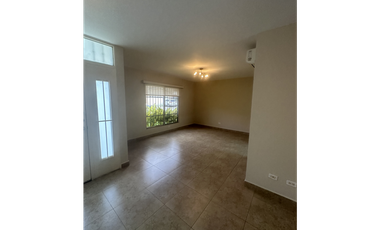 CASA EN EMBASSY GARDENS