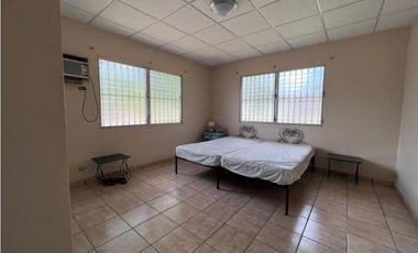 VENDO CASA EN CORONADO