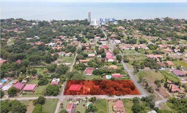 VENDO CASA EN CORONADO