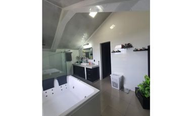 Venta de lujosa casa en Cerro Azul, Panamá