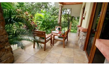 Venta de Casa Amoblada Frente al Mar en Costa Esmeralda