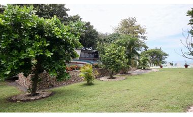 Venta de Casa Amoblada Frente al Mar en Costa Esmeralda