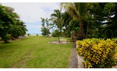 Venta de Casa Amoblada Frente al Mar en Costa Esmeralda