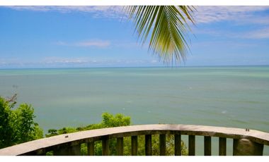 Venta de Casa Amoblada Frente al Mar en Costa Esmeralda
